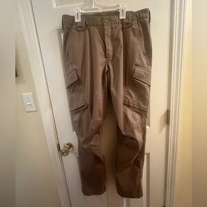 LIKE NEW Under Armour Men's Elite Cargo Pants in Bayou ( dark khaki ) 34x32